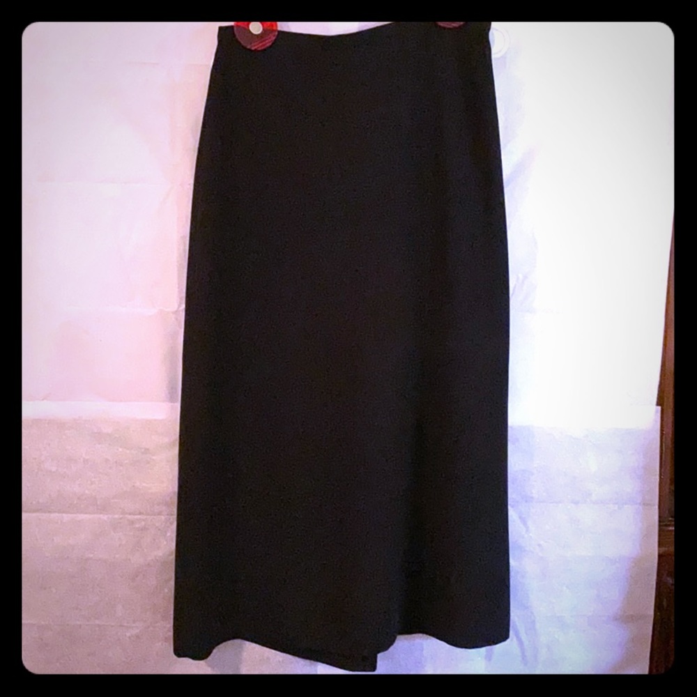 Laura Scott 100% polyester black skirt 36 in long